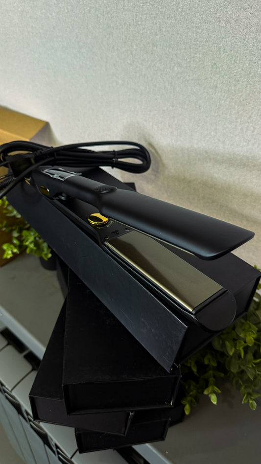 TITANIUM PROFESSIONAL STRAIGHTENER